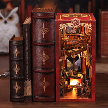 Cargar imagen en el visor de la galería, Flame Common Room
