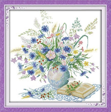 Lade das Bild in den Galerie-Viewer, Schöne Blumen in der Vase Serie
